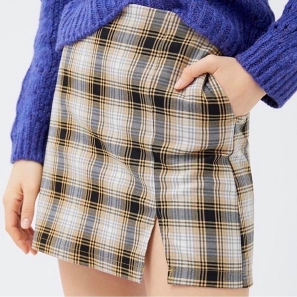 Urban Outfitters Yellow Plaid Mini Skirt Size Medium Split Slit Side Academia - Picture 1 of 8